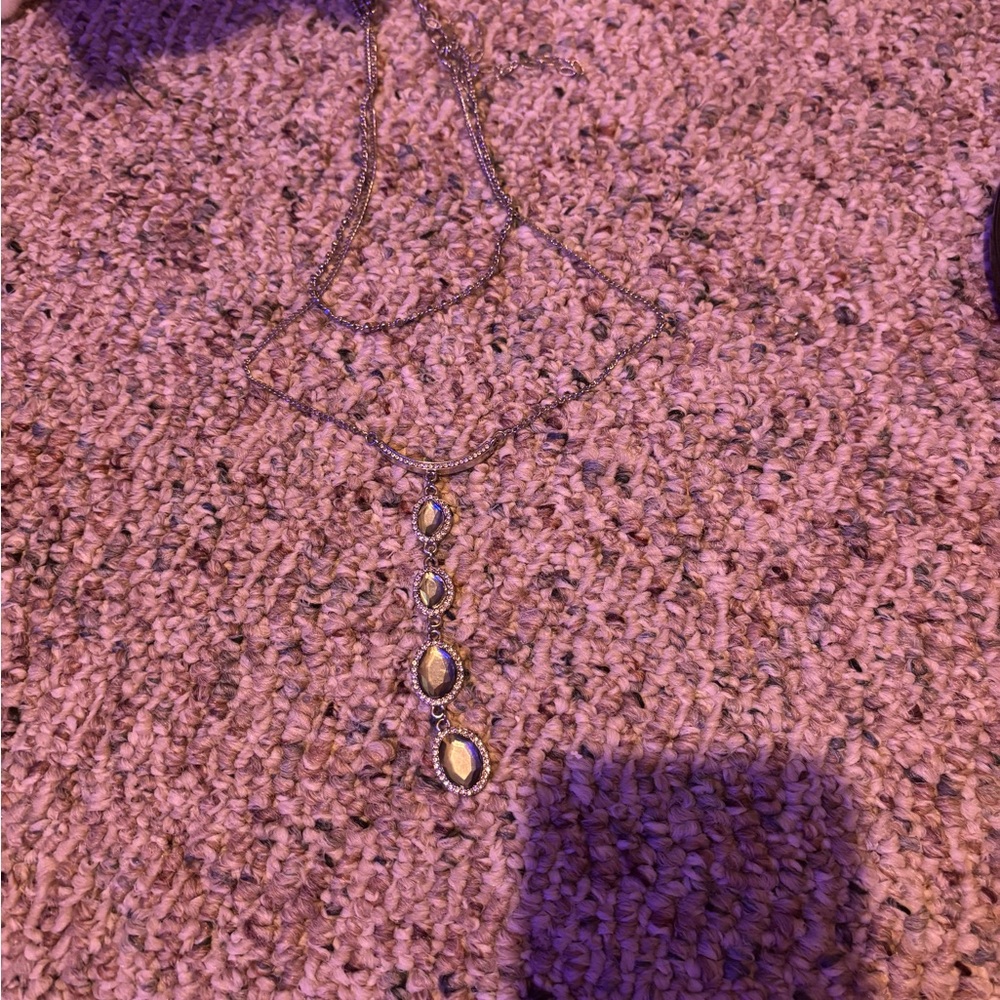Gold gemmed necklace